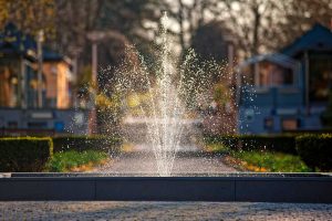 Wasserspiele und Brunnen für das Leben