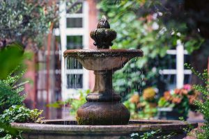 Wasserspiele und Brunnen für das Leben