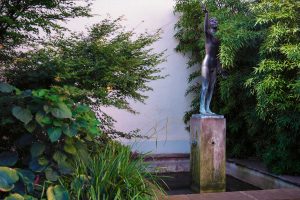 Wasserspiele und Brunnen für das Leben