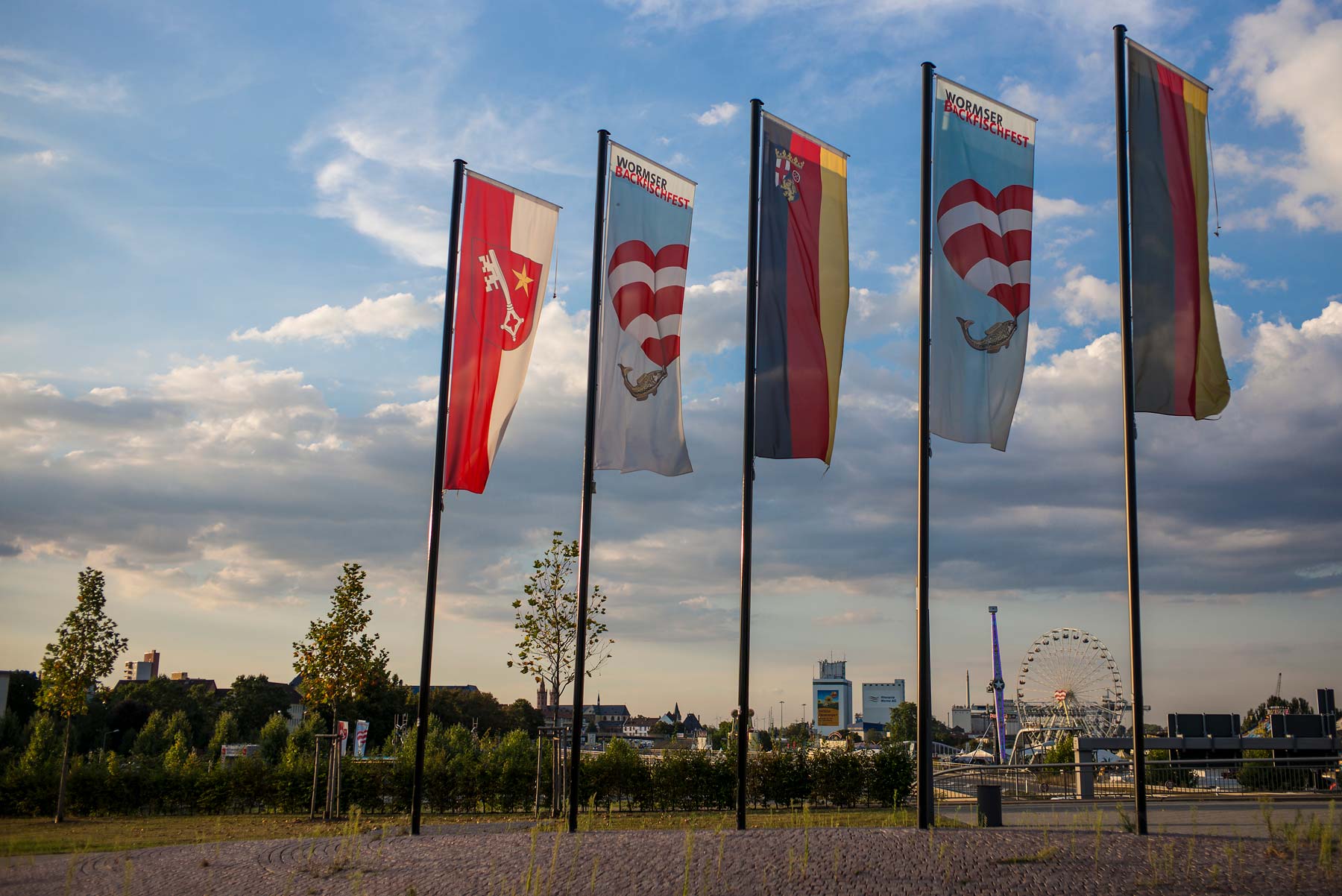 Wein- und Volksfest am Rhein