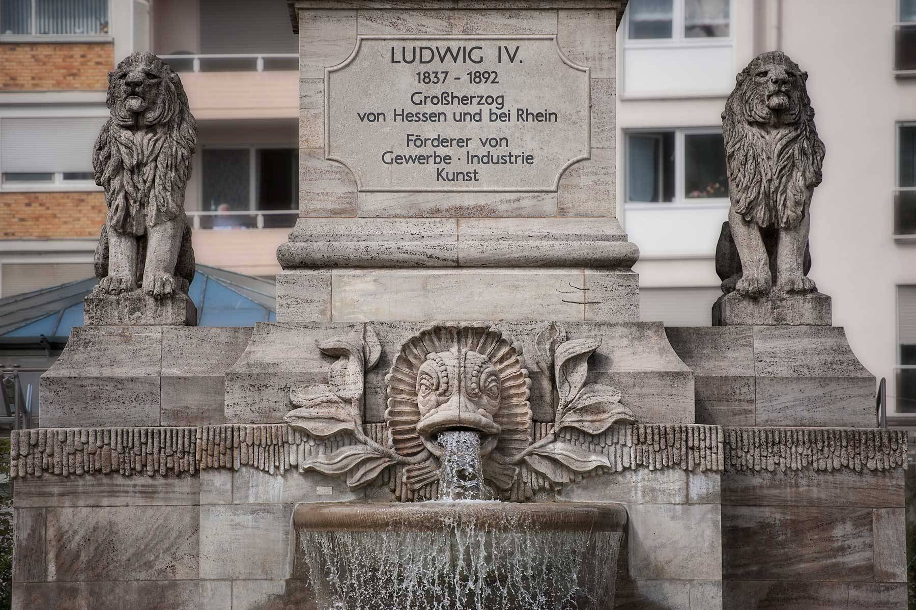 Wasserspiele und Brunnen für das Leben