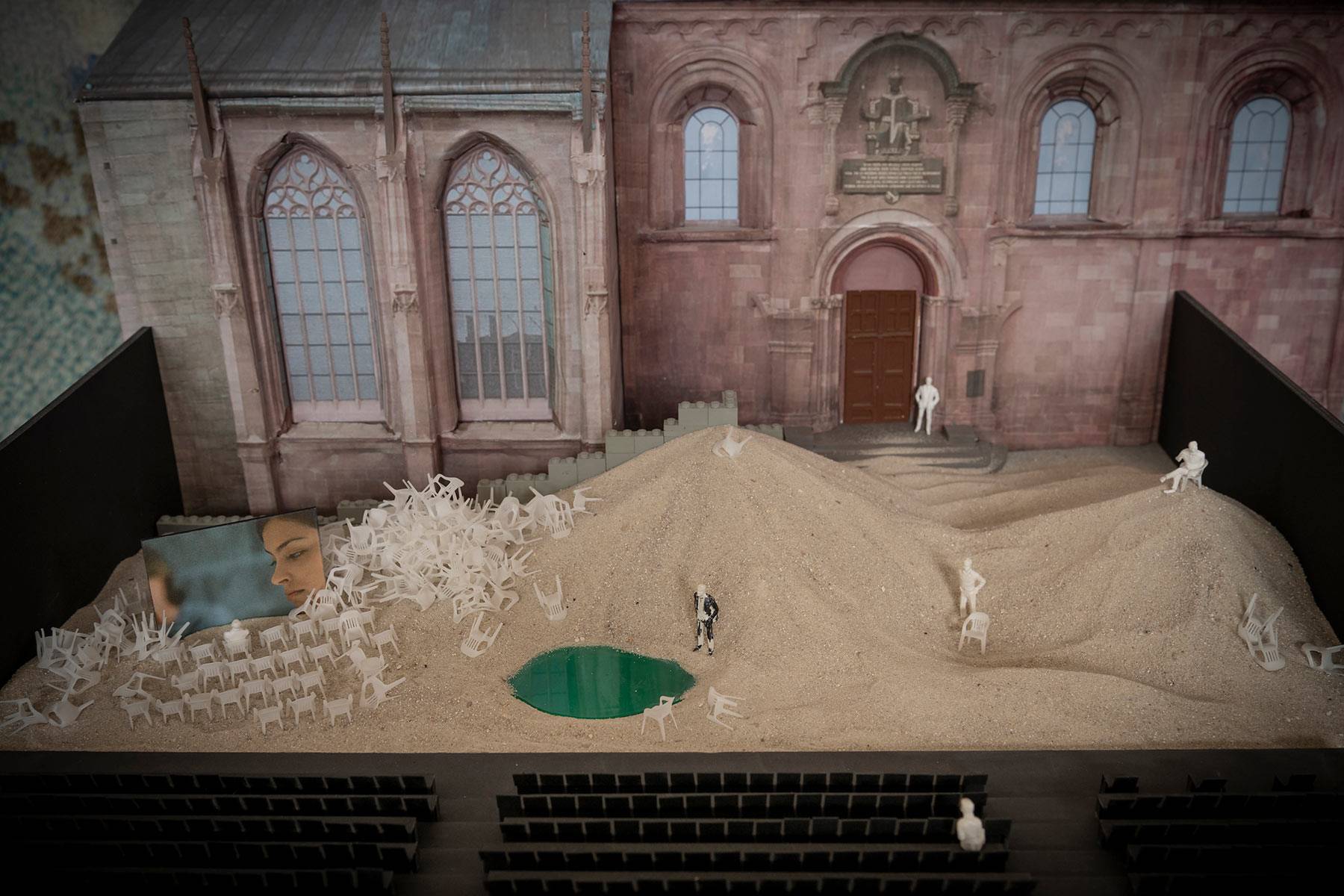 Theater vor dem Wormser Kaiser Dom