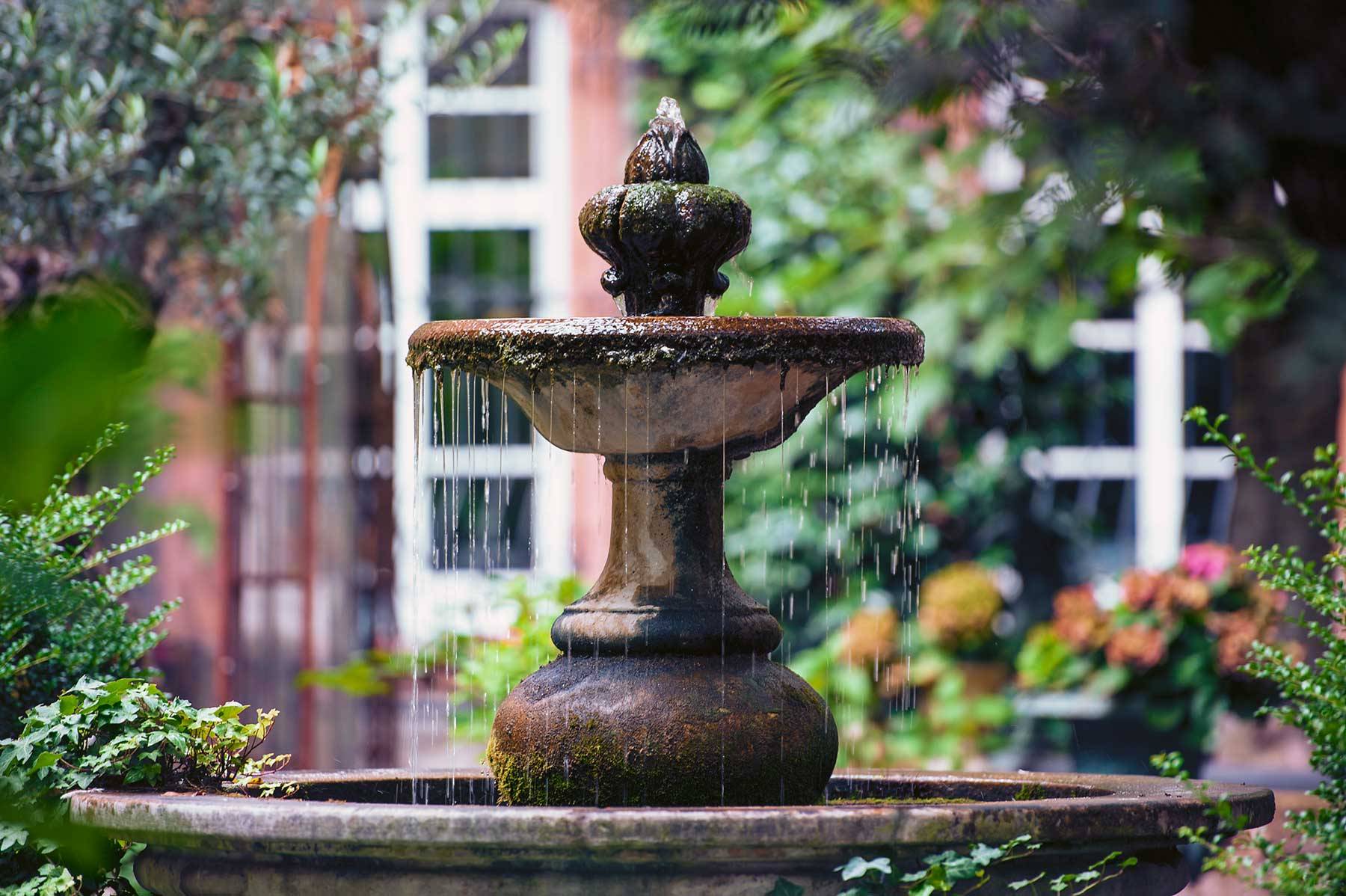 Wasserspiele und Brunnen für das Leben