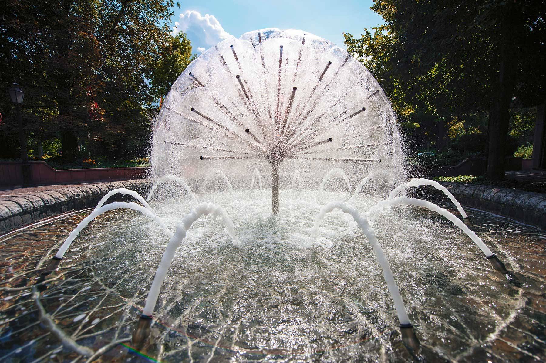 Wasserspiele und Brunnen für das Leben